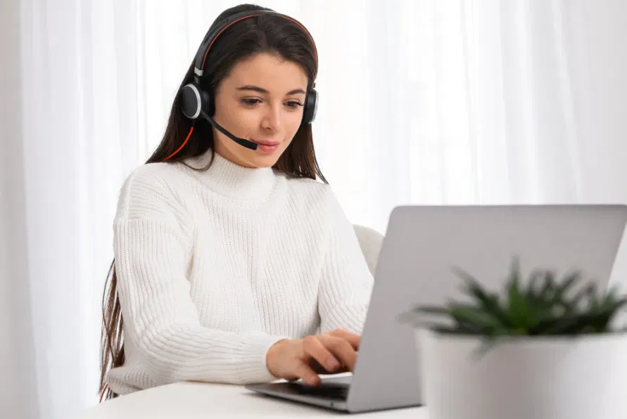 Communicating Better: Eye Customer Service Tips